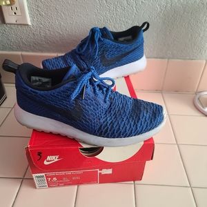 Nike roshe one flyknit